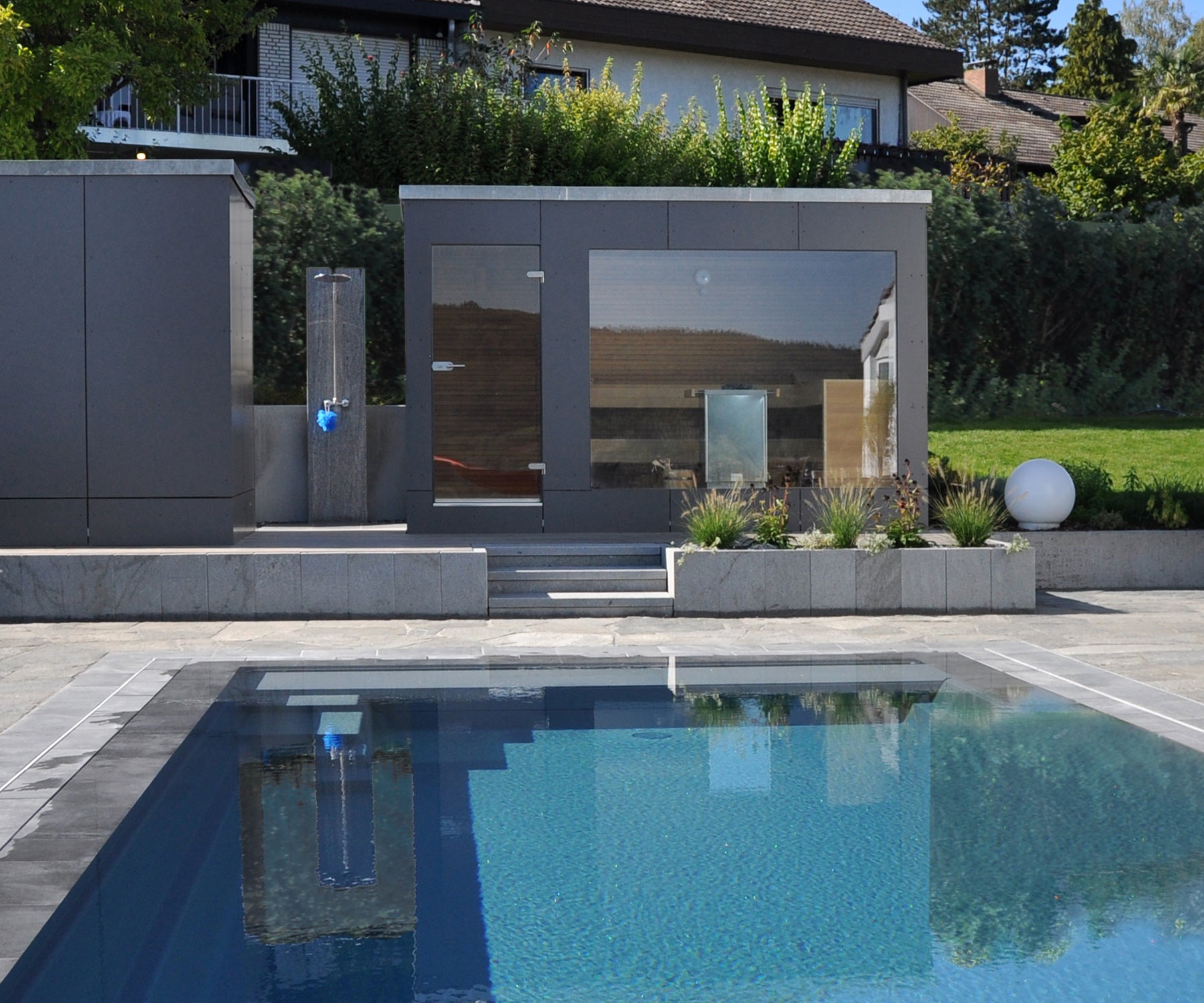 Außensauna mit separatem Gerätehaus/Technikraum, Pool