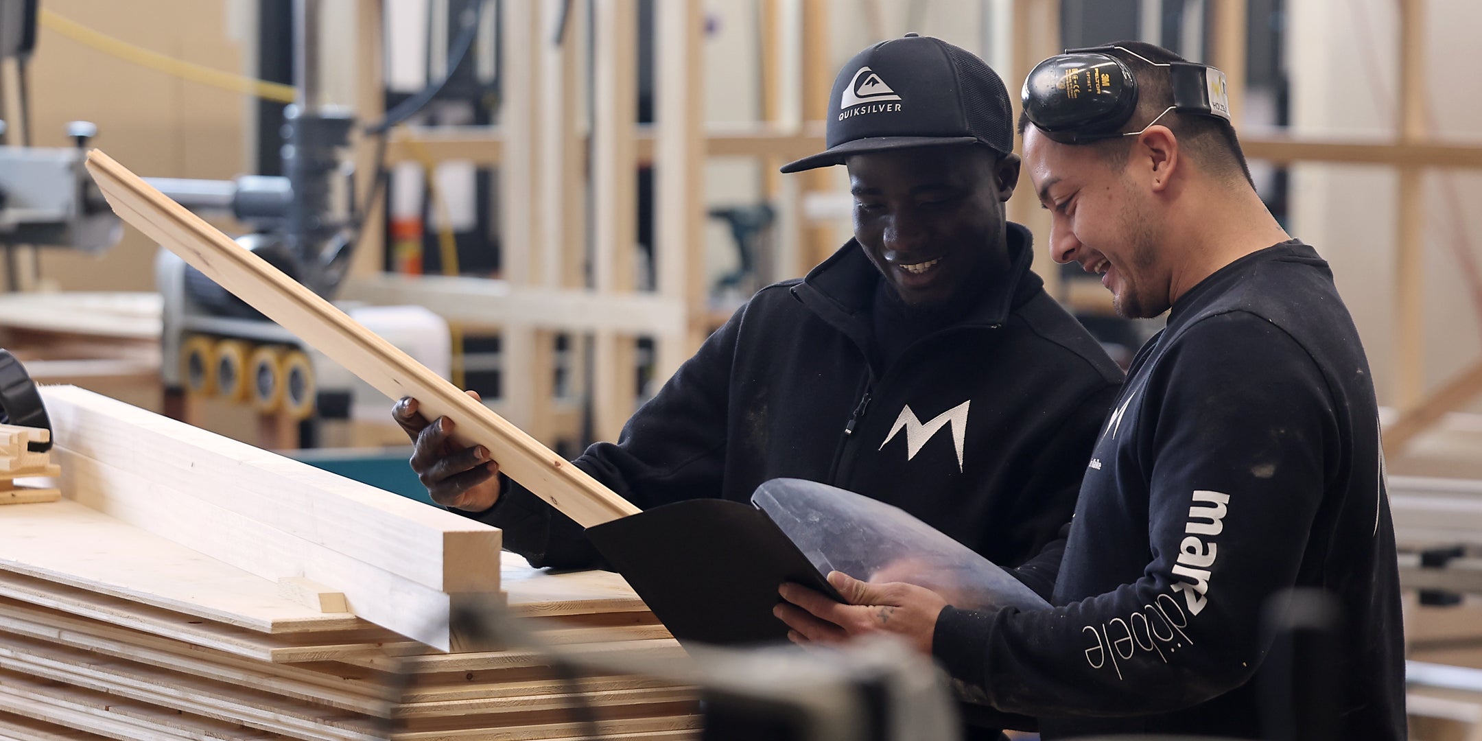 Mitarbeiter in Schreinerwerkstatt MANZ DÖBELE