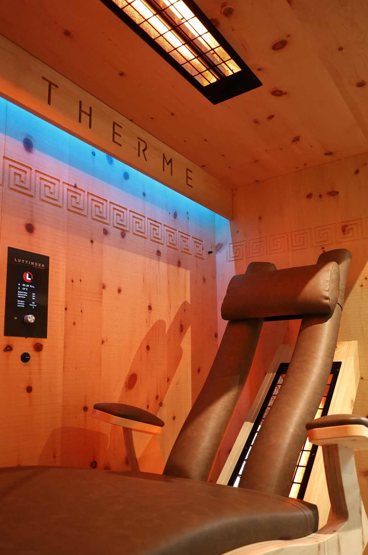 Infrarot bei Manz Döbele, Infrarot-Wärmeliegen, „Prima Single” Infrarotkabine, Zirben-Therme