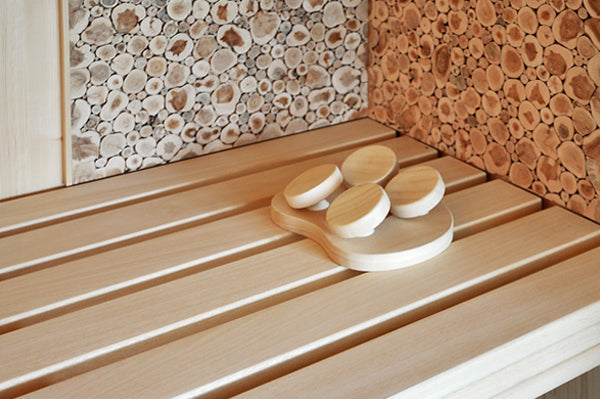 Kopfstütze „Magic Hands“ in Sauna