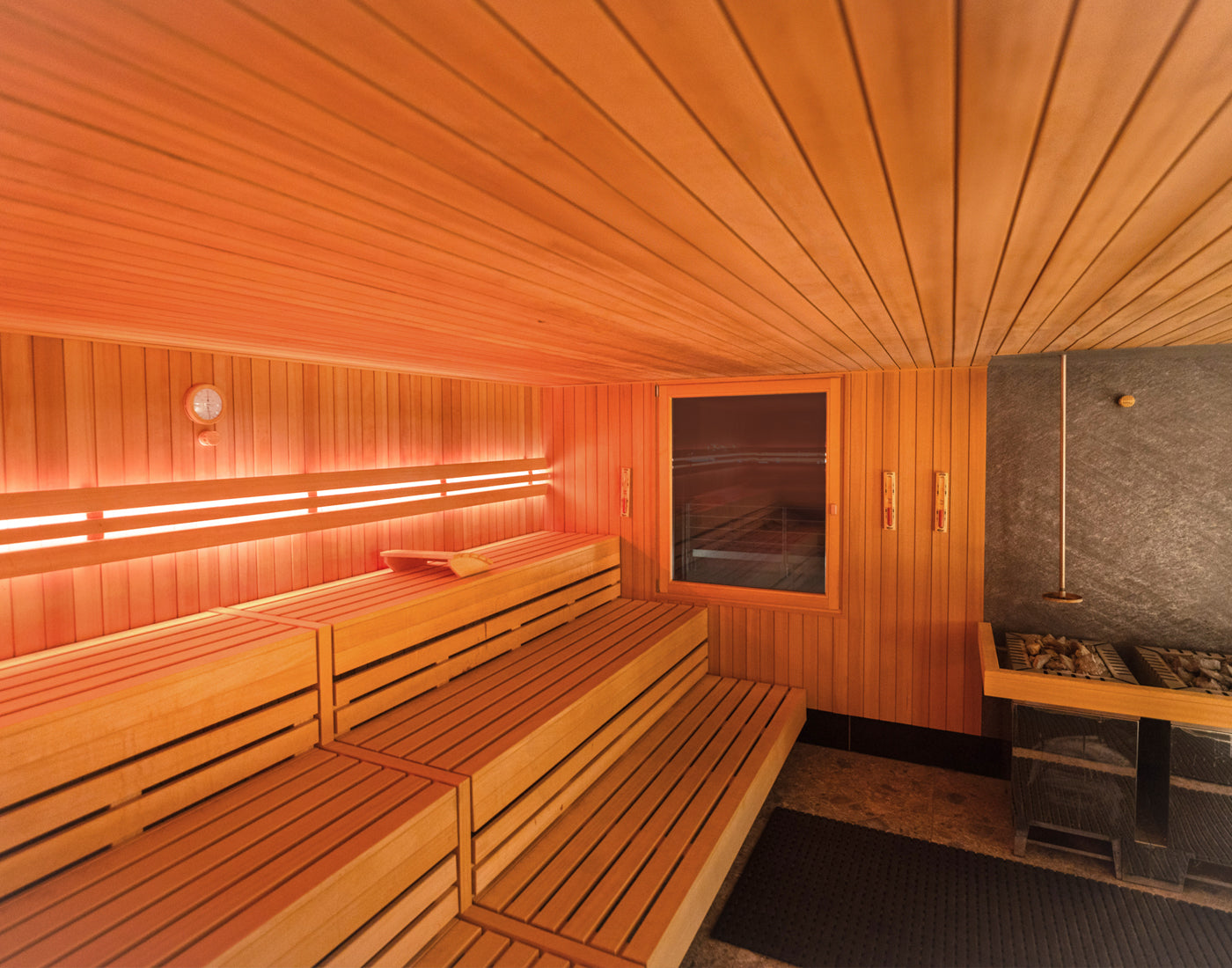 Referenzen gewerblich, Rückgrat Bad Krozingen, Fitnessstudio, Finnische Sauna mit Aufgussautomatik, Biosauna