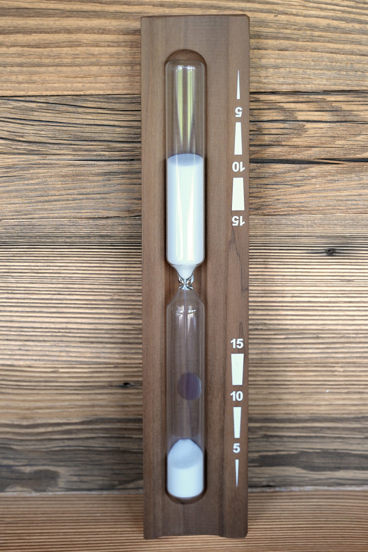 Sanduhr mit weißem Sand – 15 Minuten