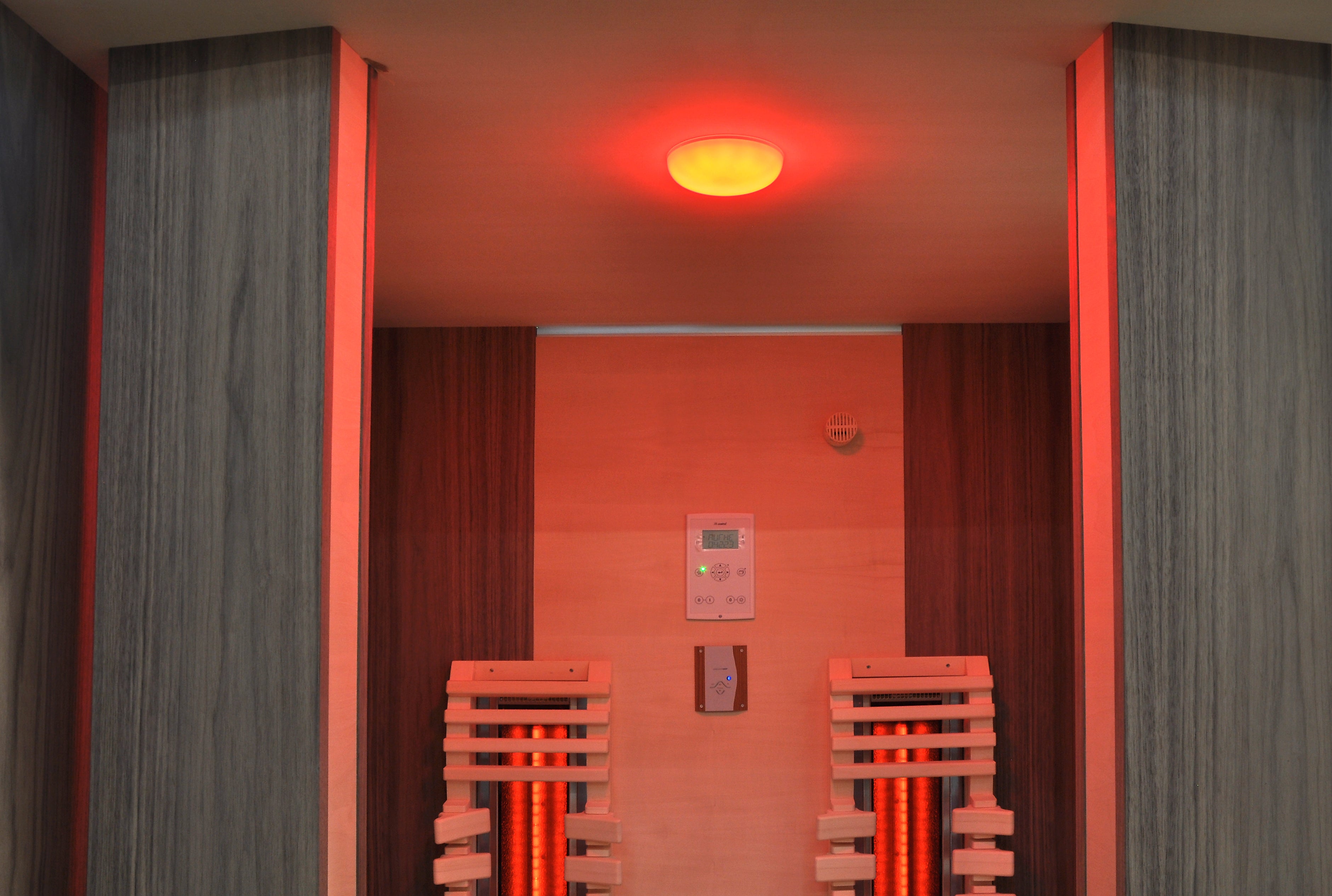 LED-Farblicht LuciRo in Infrarotkabine, Shop MANZ DÖBELE 