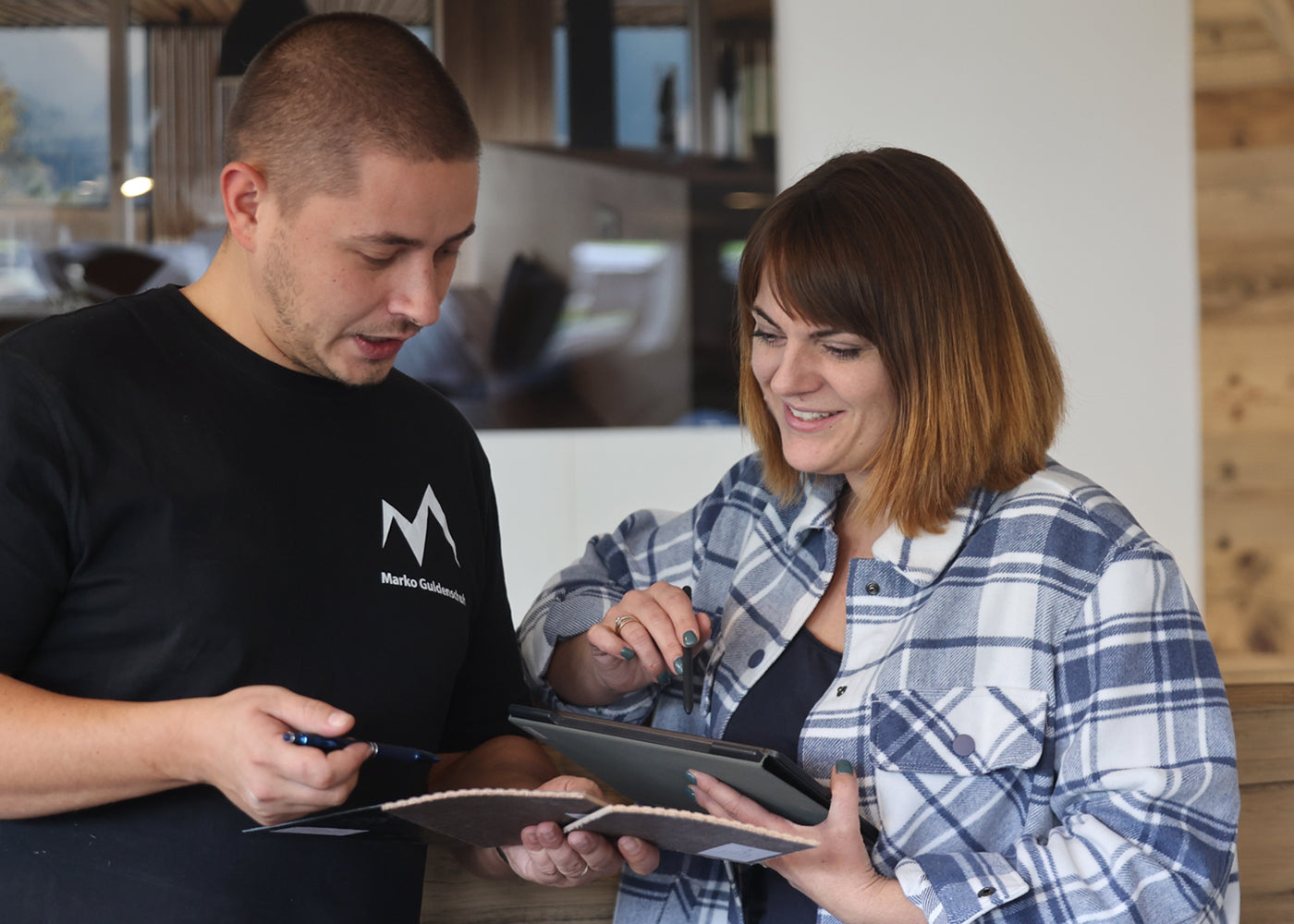 Teamarbeit bei MANZ DÖBELE, Mitarbeiter in Büro
